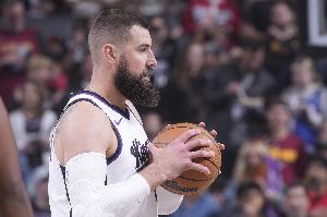 瓦兰避谈交易至掘金:谈谈国家队的事吧 确定后我会第一时间通知