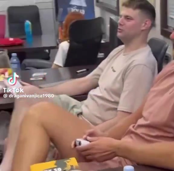 九游娱乐-要玩就玩最强的！约基奇在NBA2K里操纵自己