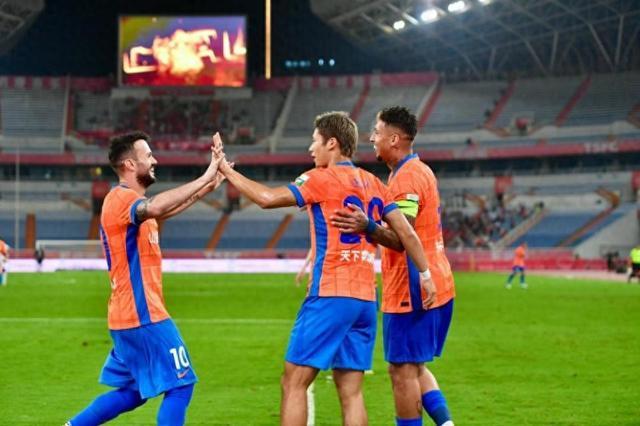 九游体育-泰山梦幻开局！瓦科6场连入8球，首破国安球门，冲击中超金靴