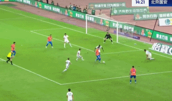 九游体育-泰山梦幻开局！瓦科6场连入8球，首破国安球门，冲击中超金靴