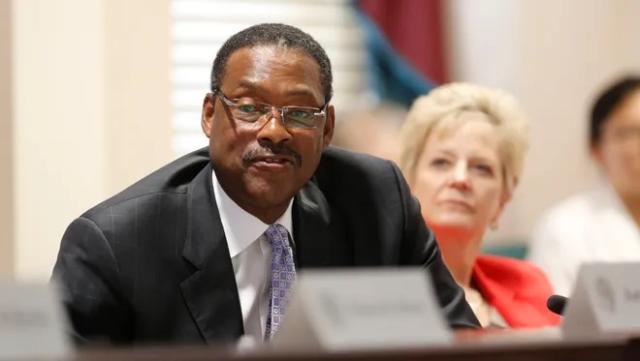 1727621491077055484.png 比分直播-NBA有位“隐形富豪”(三)、给新秀上课传授理财知识