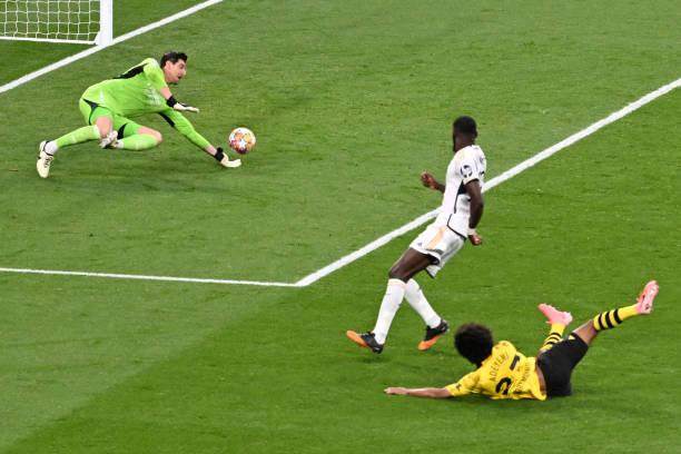 九游体育-库尔图瓦欧冠决赛天神下凡！如此表现无缘欧洲杯？