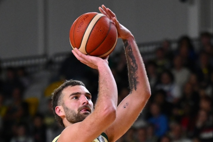 中国男篮决赛的对手！火箭旧将麦克维场均砍14分&amp;三分命中率41.7%