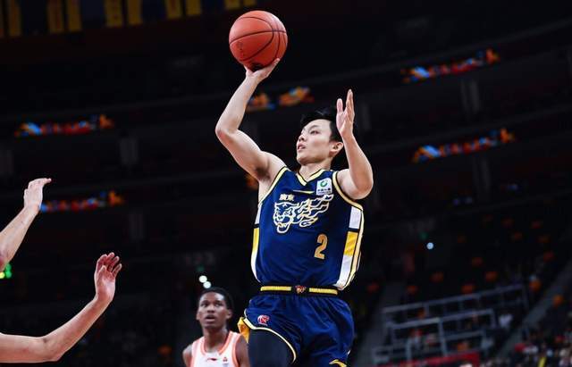 九游娱乐-CBA排名大变天!广东升第二,2大黑马疯狂搅局,辽宁山西难兄难弟