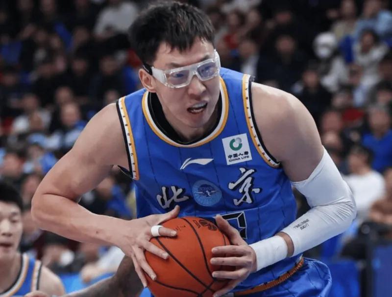 九游体育app下载-北京遭致命打击！周琦眼部受伤，外加2内线伤停，后续内线咋办？