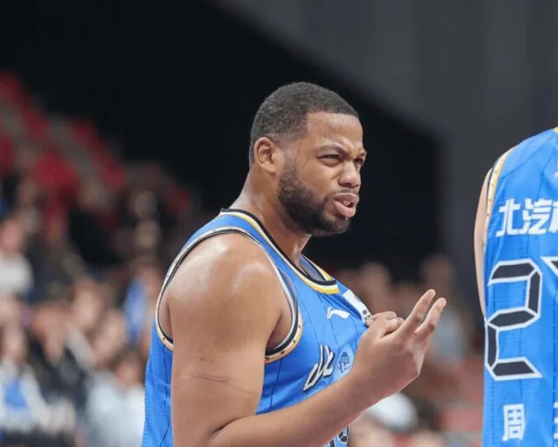 九游体育app下载-北京遭致命打击！周琦眼部受伤，外加2内线伤停，后续内线咋办？